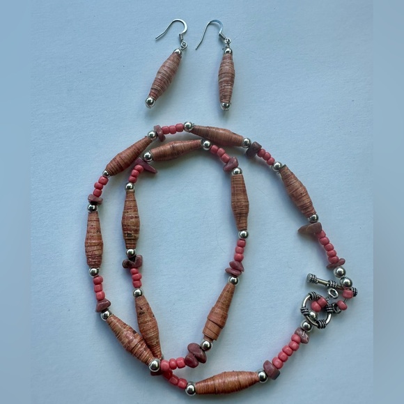 Jewelry - vintage purvian with natural stone seed beads necklace